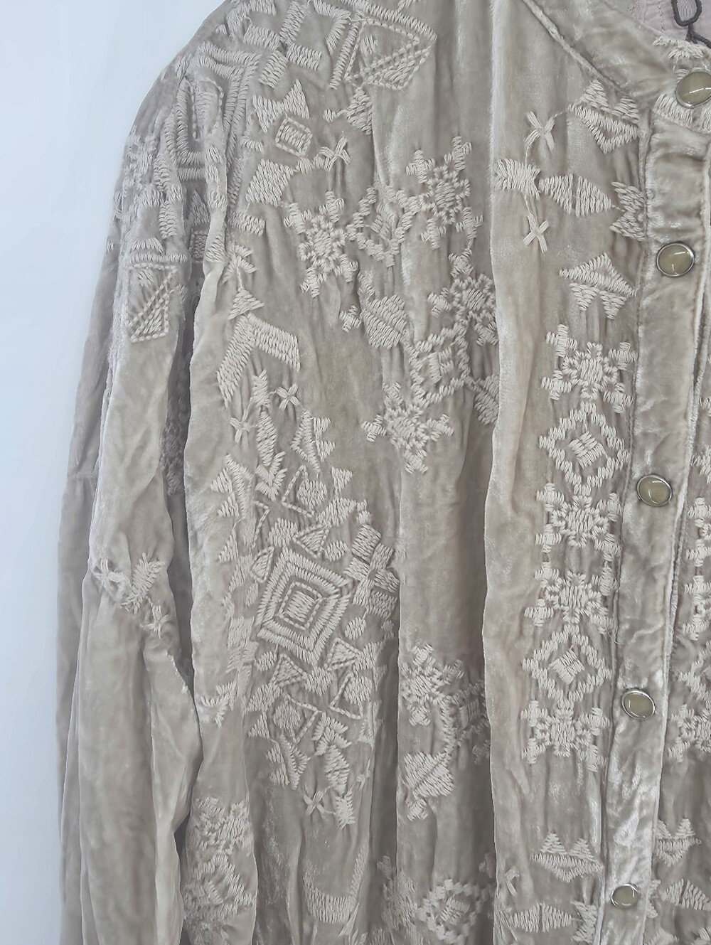 Johnny Was Tunic Top Beige Embroidered Snowflake Pearl Snap Size L - Picture 4 of 7